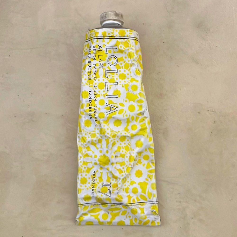 White petals & rice flower shea butter hand cream